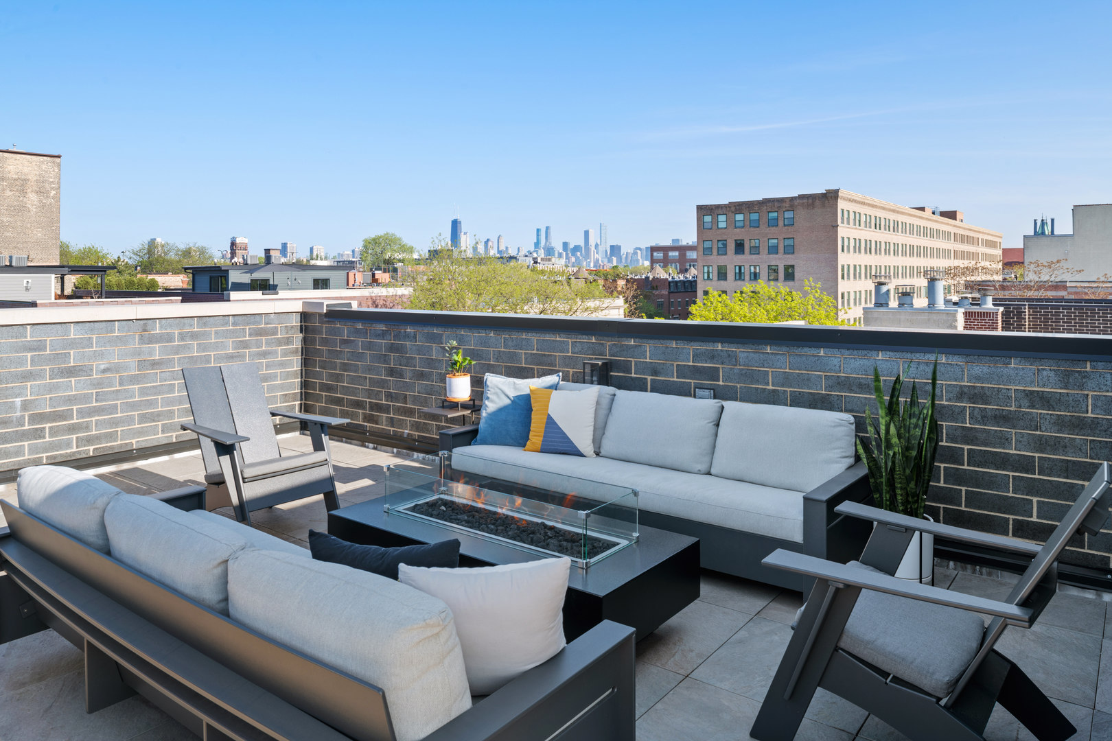 2514 N Southport Avenue Unit: 2