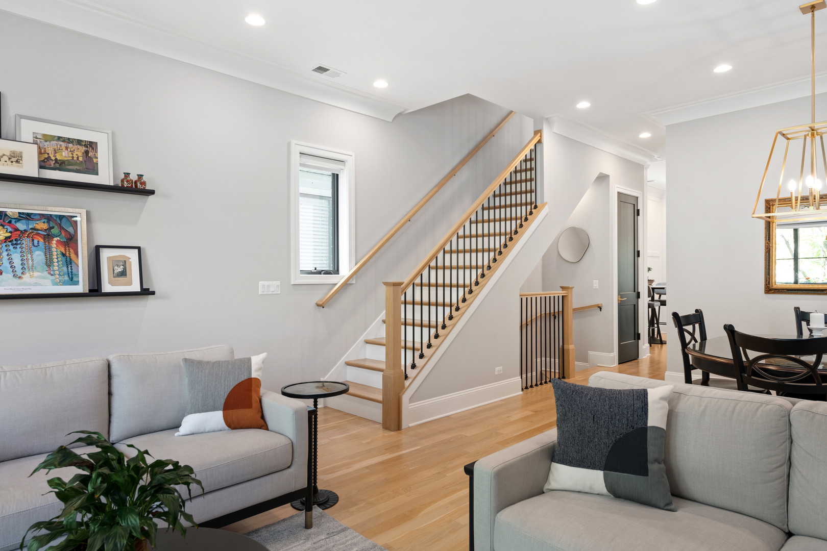 2514 N Southport Avenue Unit: 2