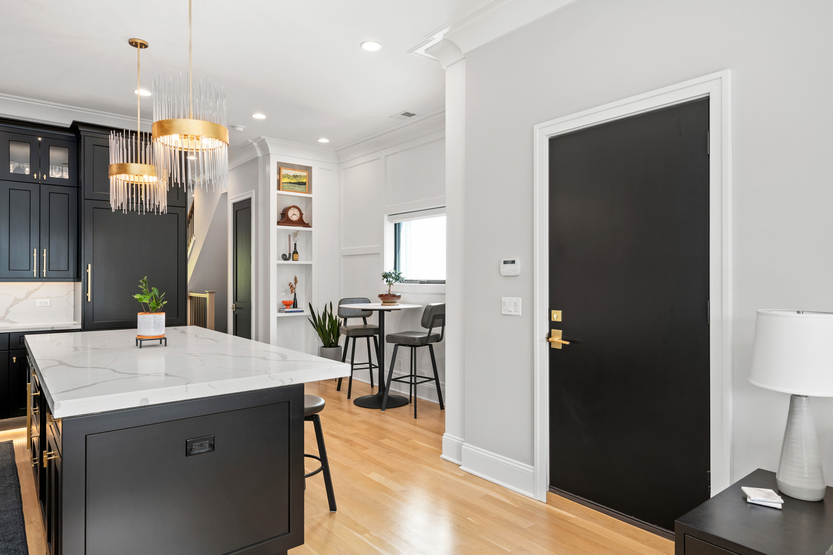 2514 N Southport Avenue Unit: 2