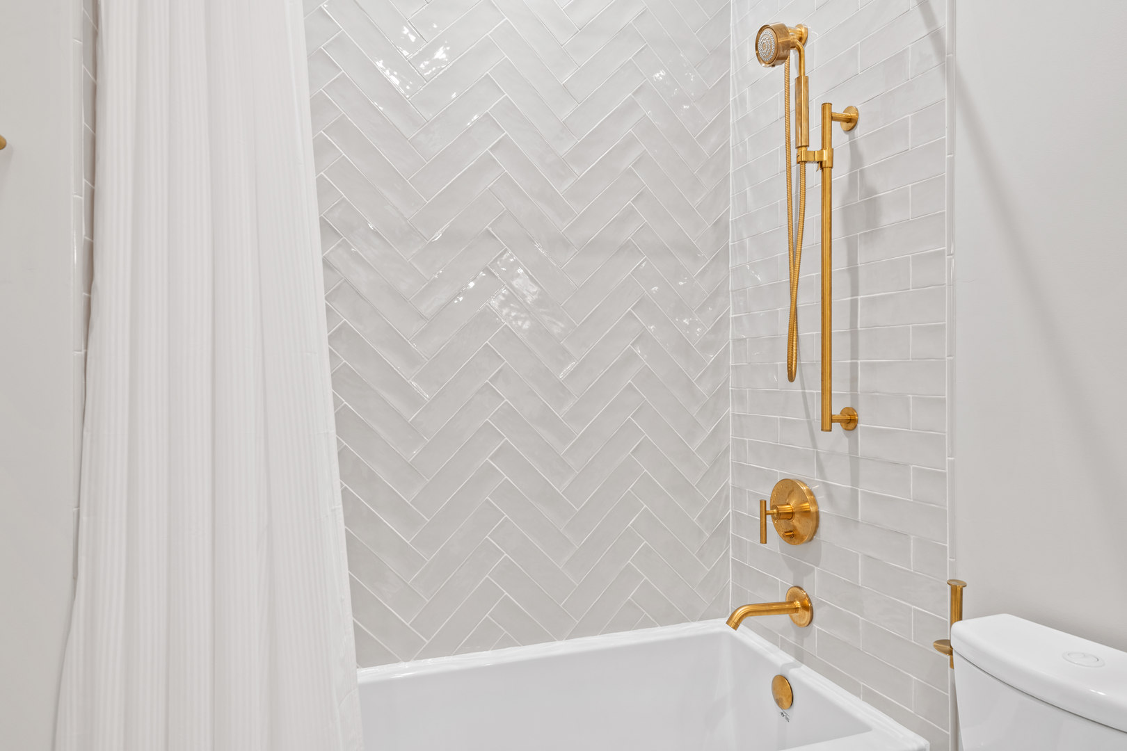 2514 N Southport Avenue Unit: 2