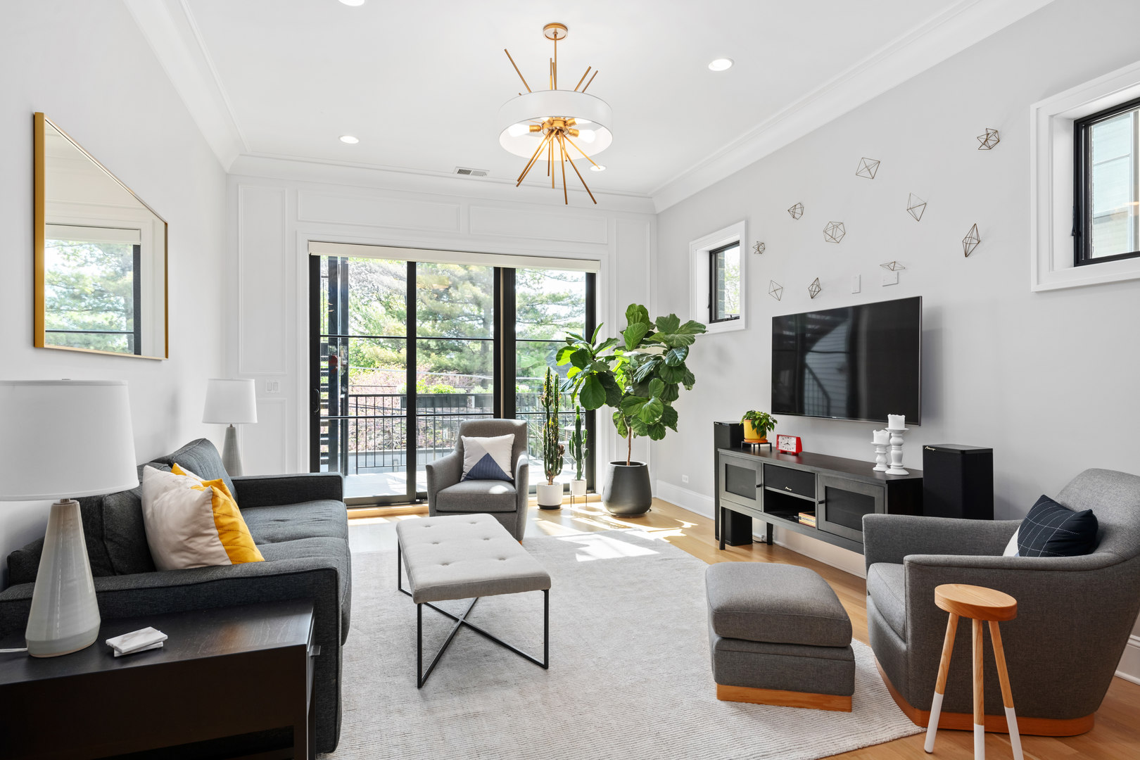 2514 N Southport Avenue Unit: 2