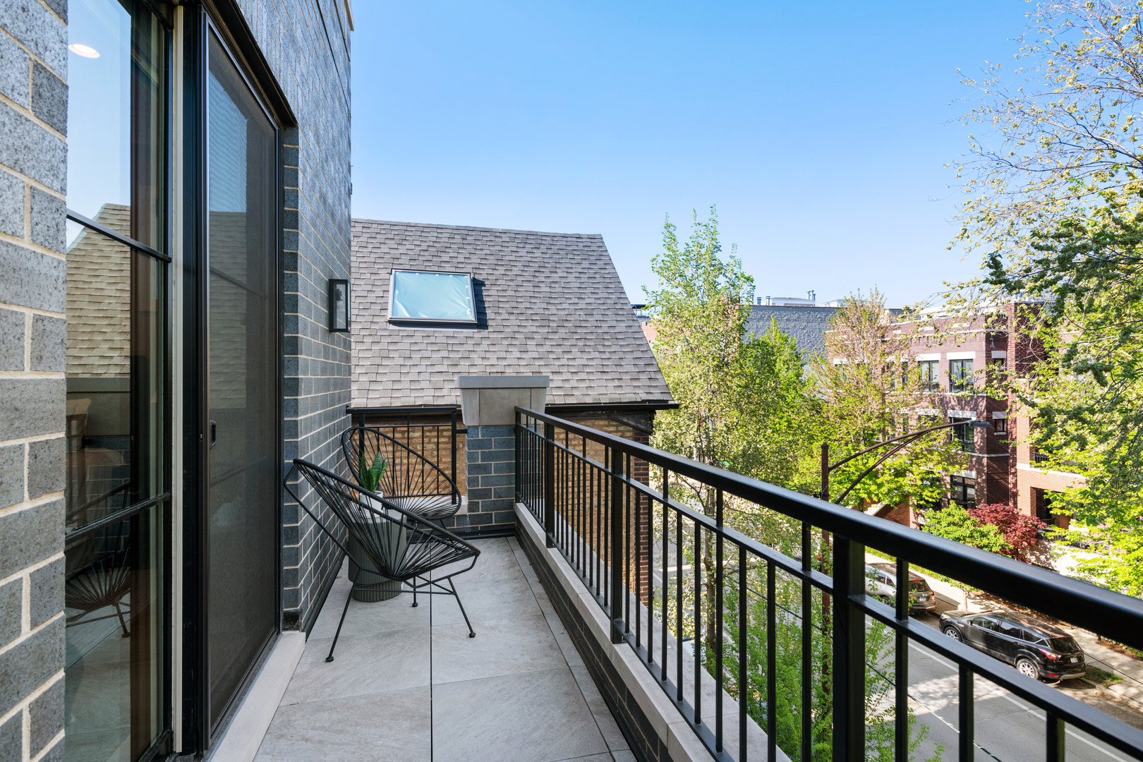 2514 N Southport Avenue Unit: 2