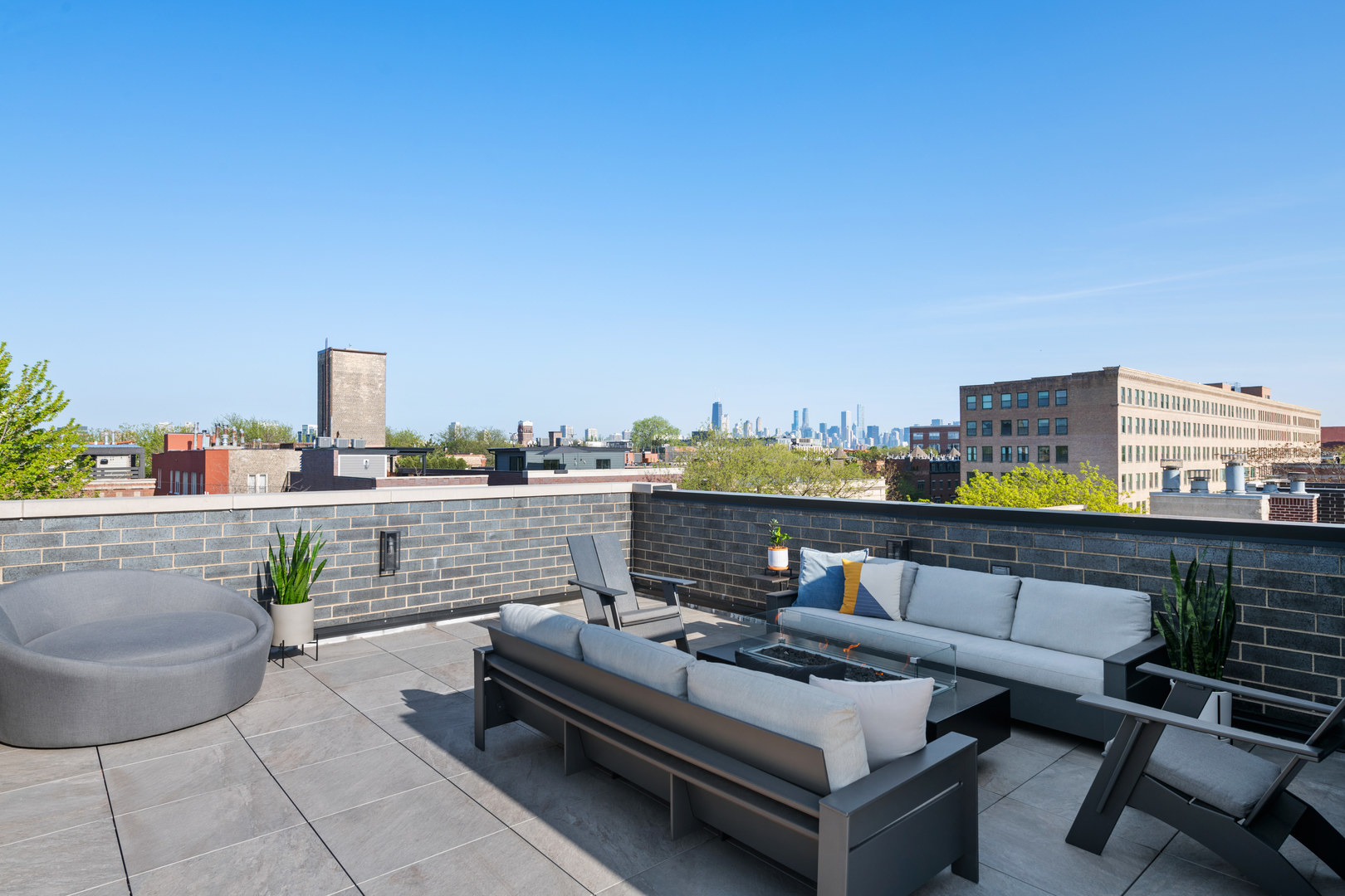 2514 N Southport Avenue Unit: 2