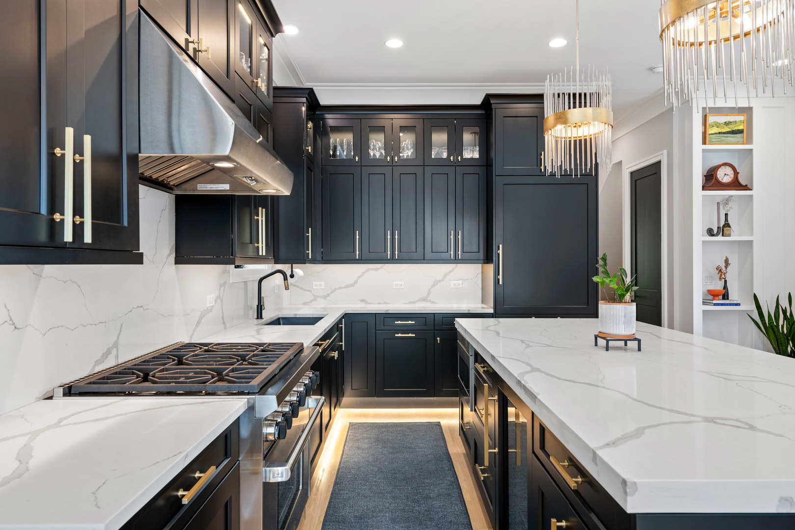 2514 N Southport Avenue Unit: 2