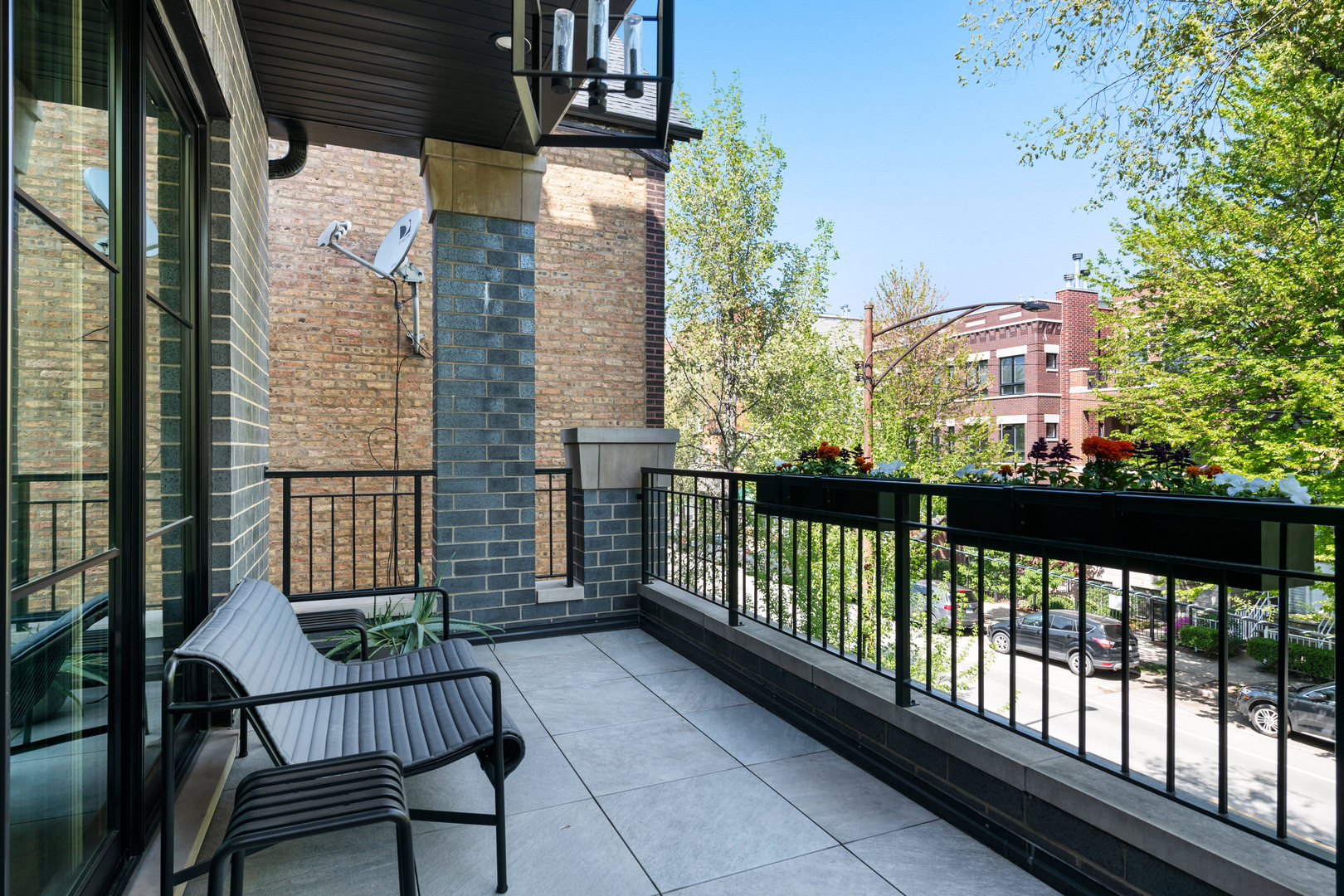 2514 N Southport Avenue Unit: 2