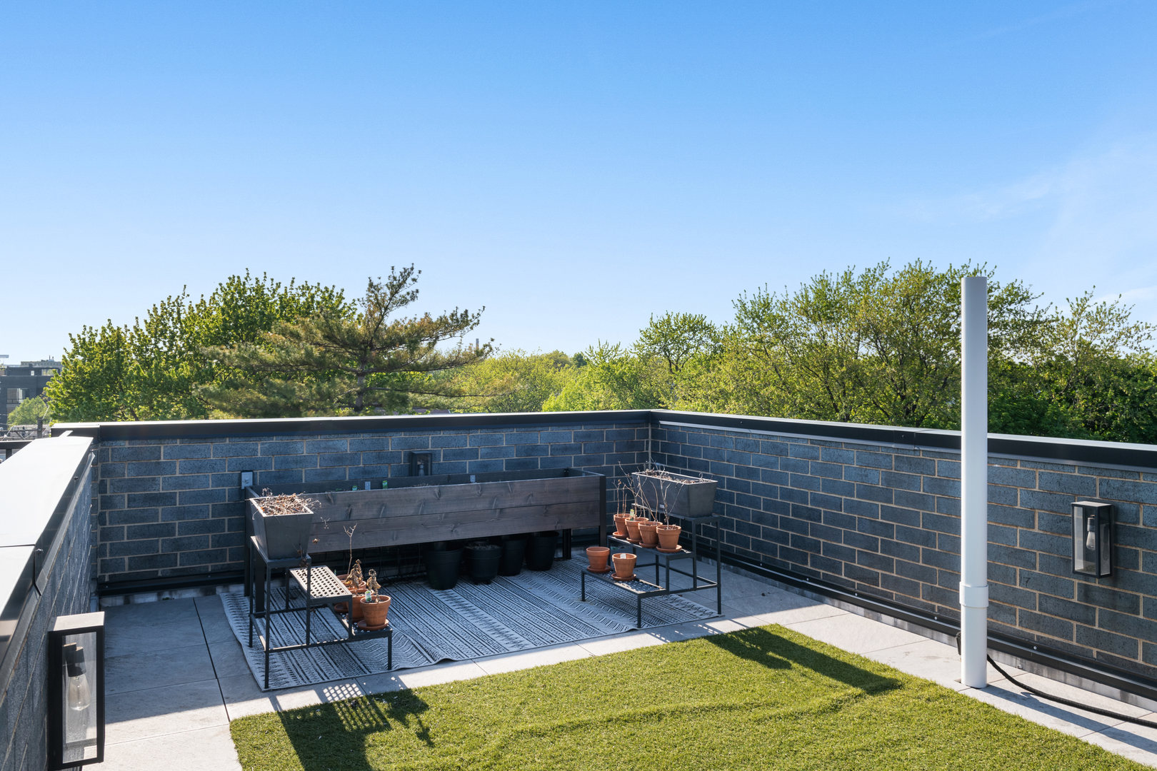 2514 N Southport Avenue Unit: 2