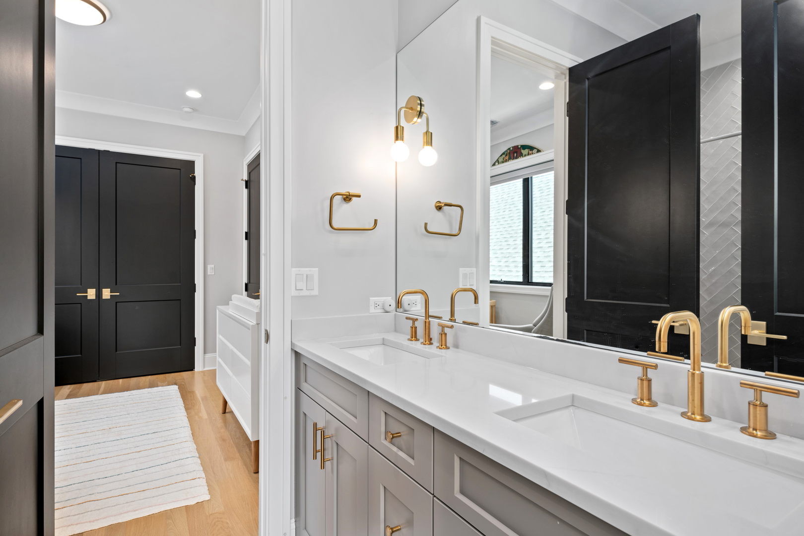 2514 N Southport Avenue Unit: 2