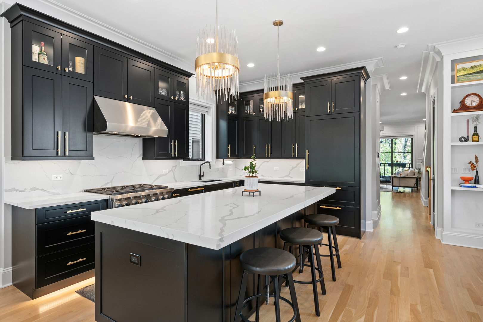 2514 N Southport Avenue Unit: 2