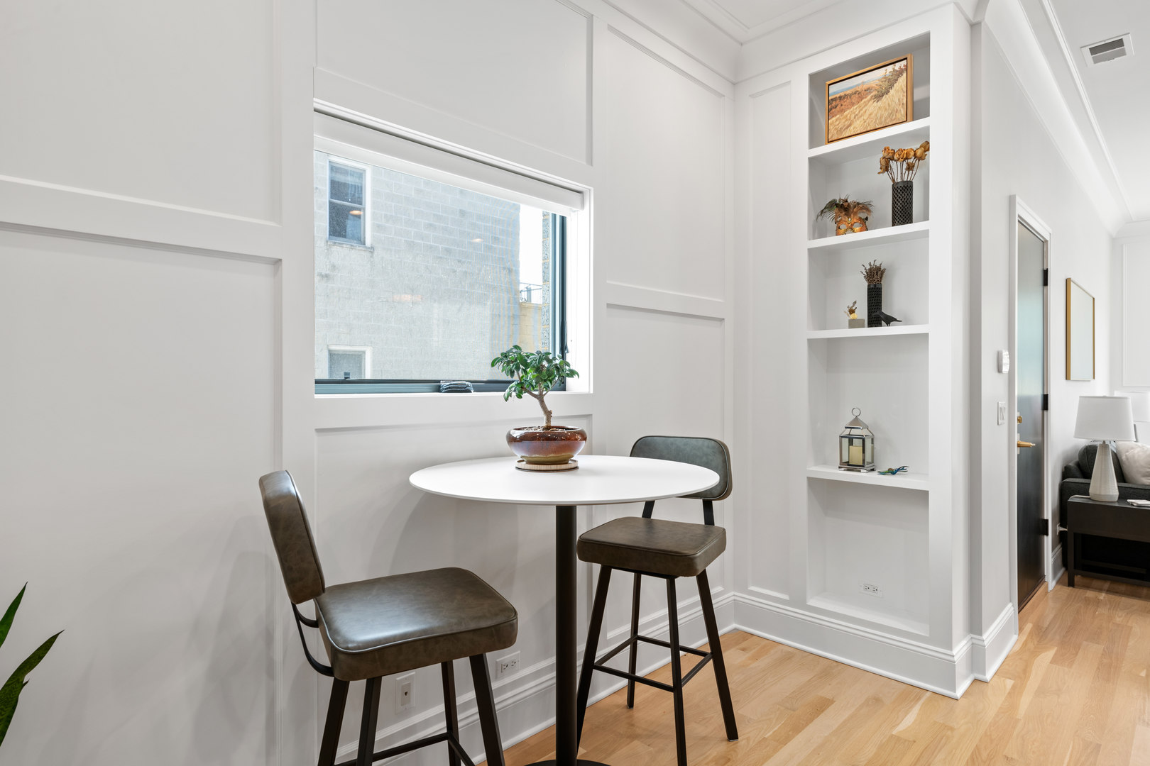 2514 N Southport Avenue Unit: 2