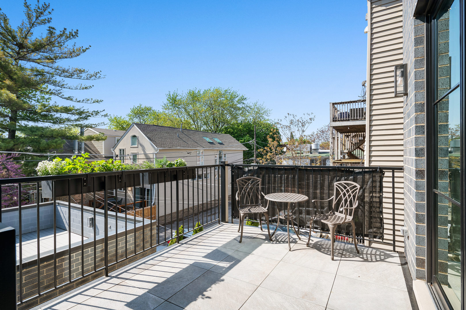 2514 N Southport Avenue Unit: 2