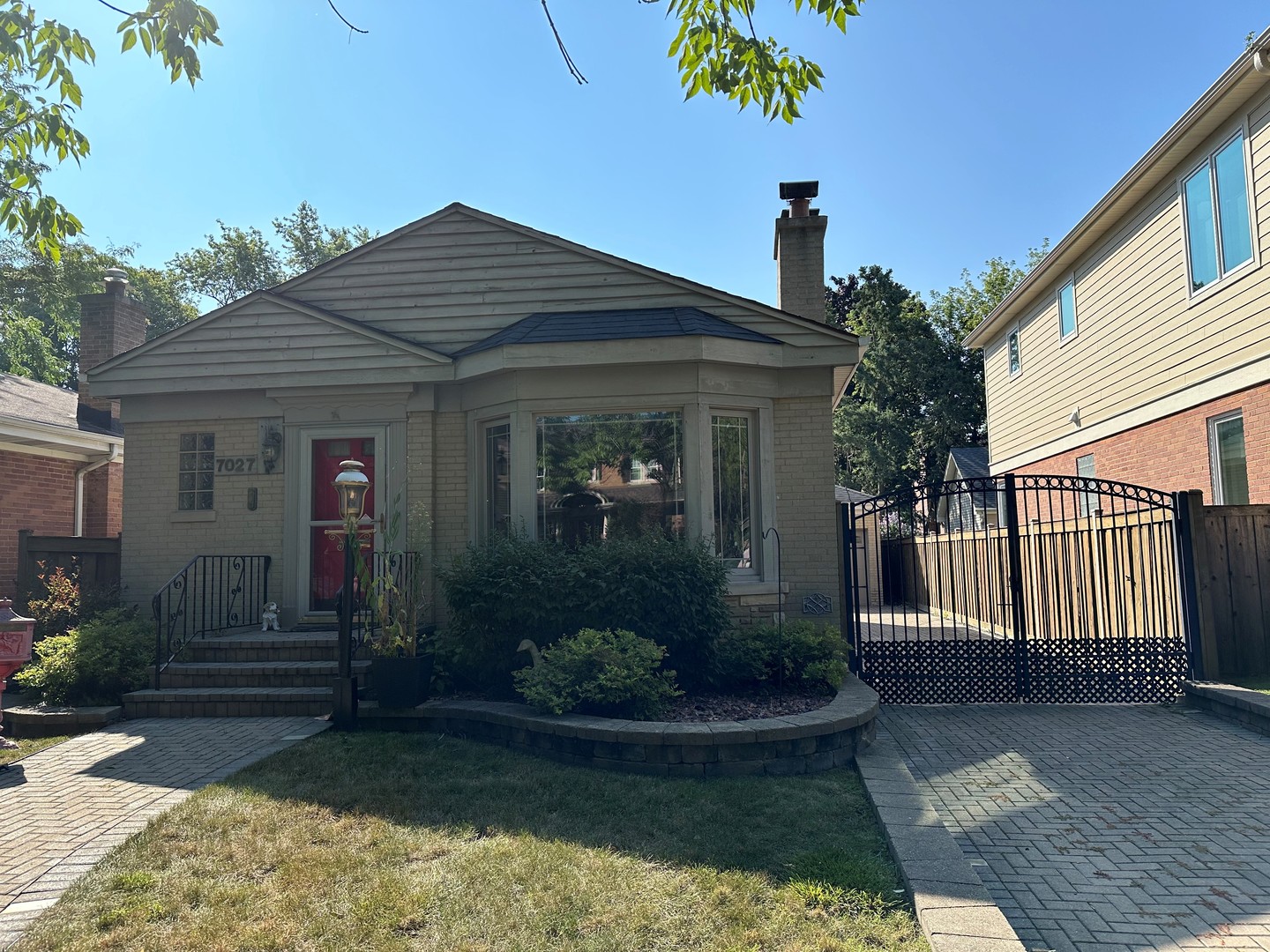 7027 N Mankato Avenue