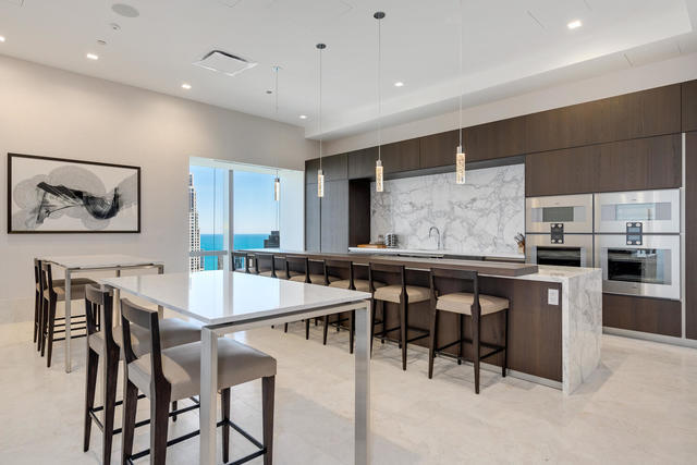 363 E Wacker Drive Unit: 1907