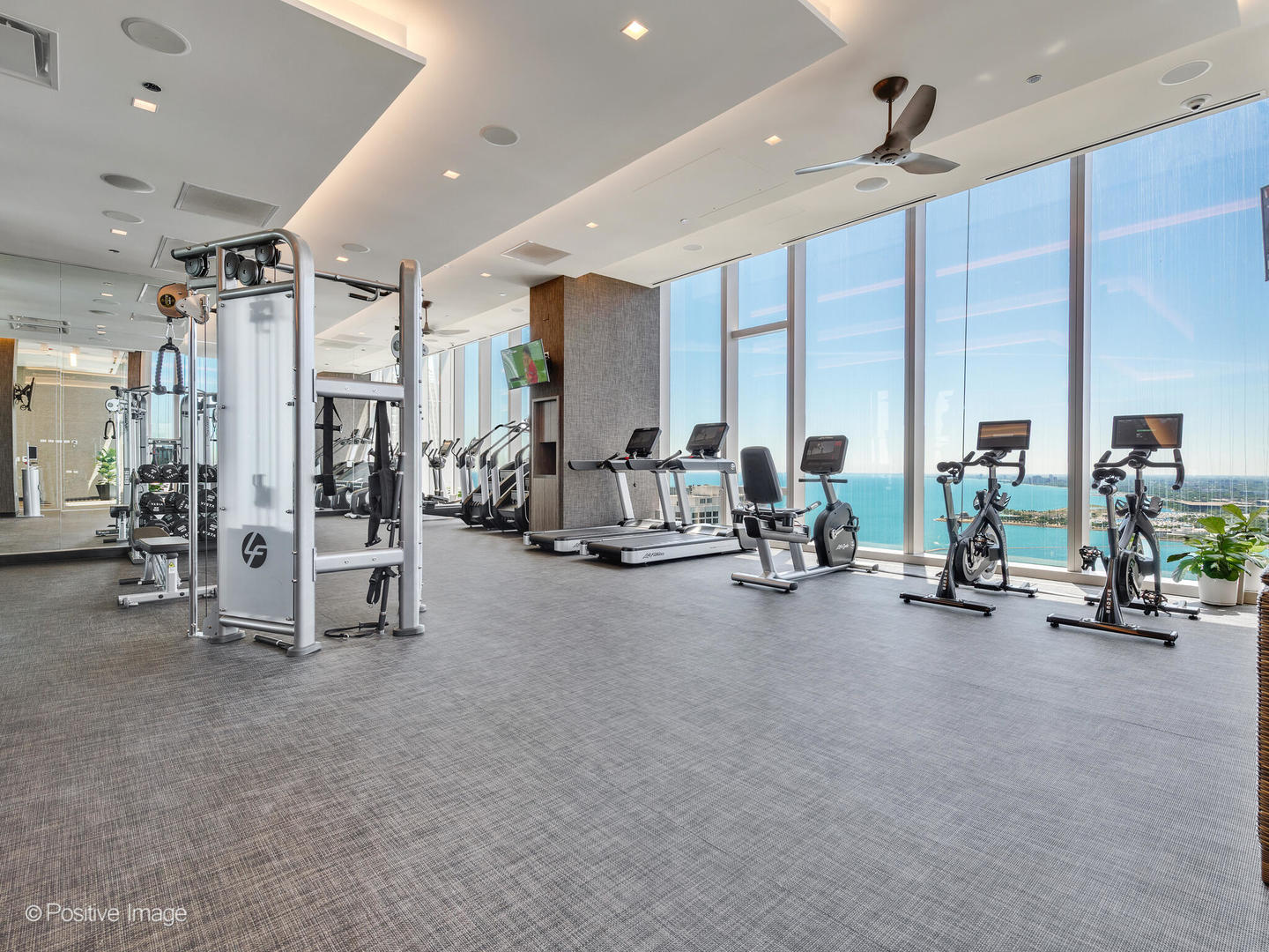 363 E Wacker Drive Unit: 1907