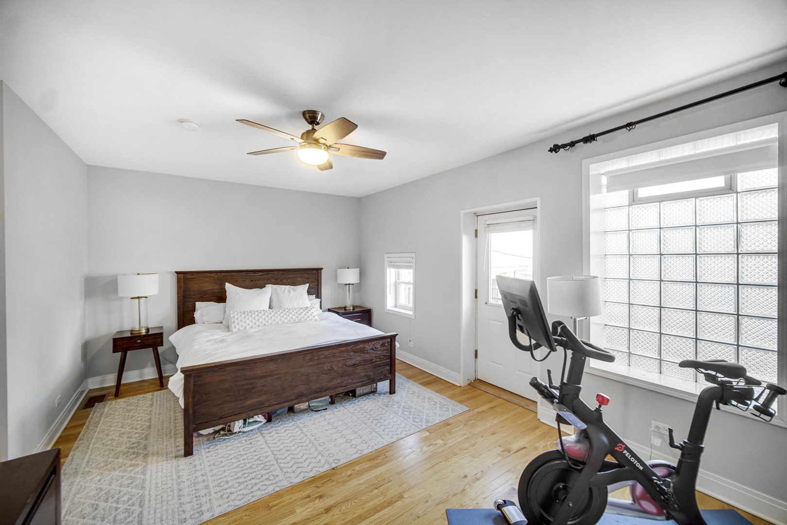 1348 W Webster Avenue