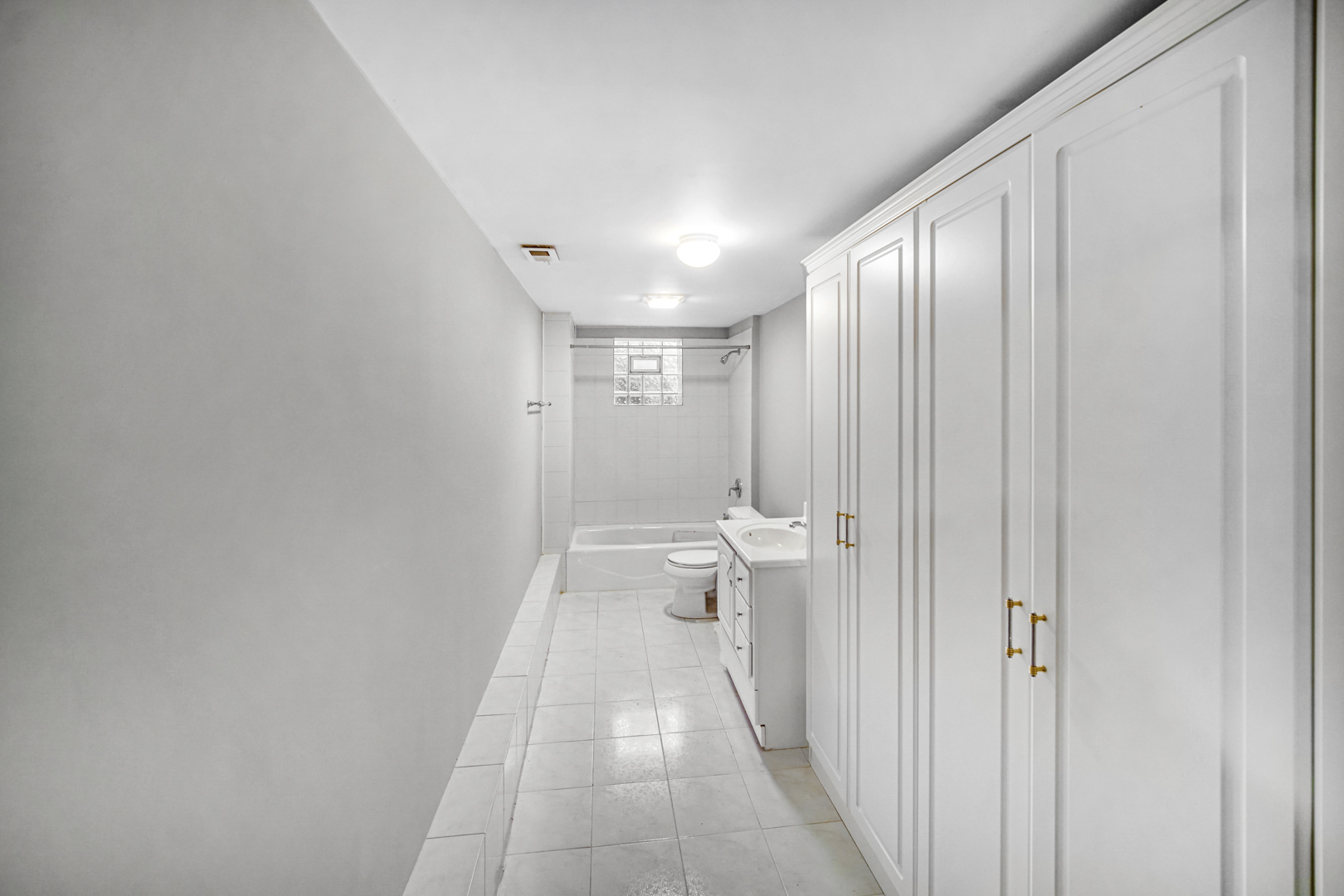 1348 W Webster Avenue