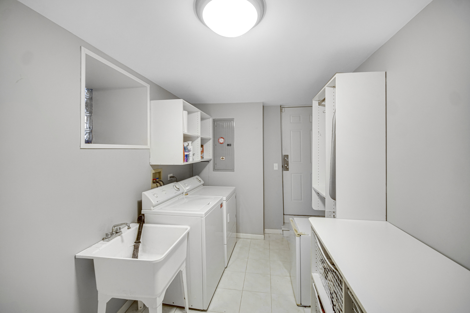 1348 W Webster Avenue