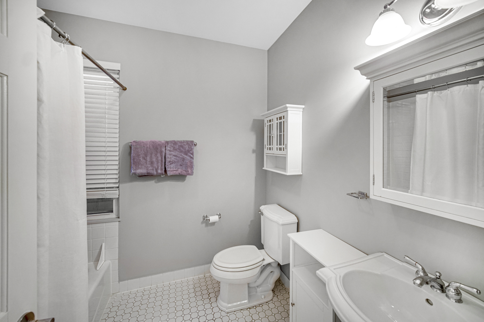 1348 W Webster Avenue