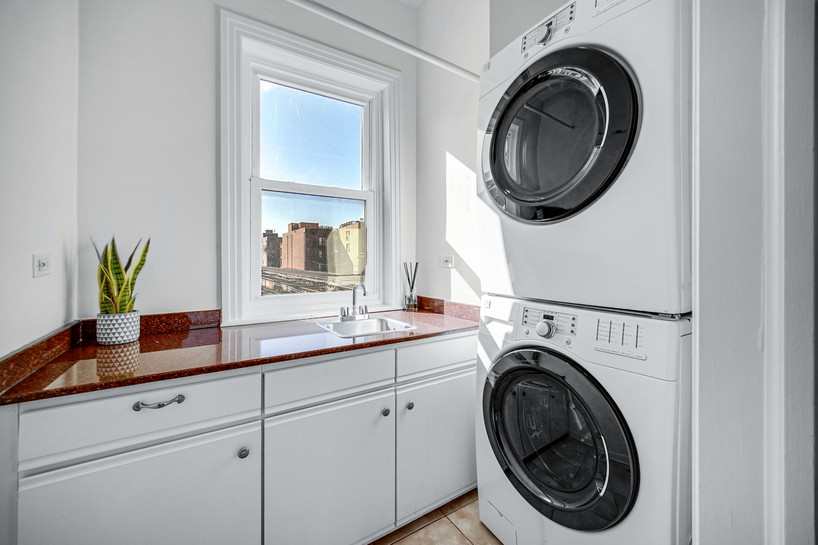 1400 N NORTH PARK Avenue Unit: C