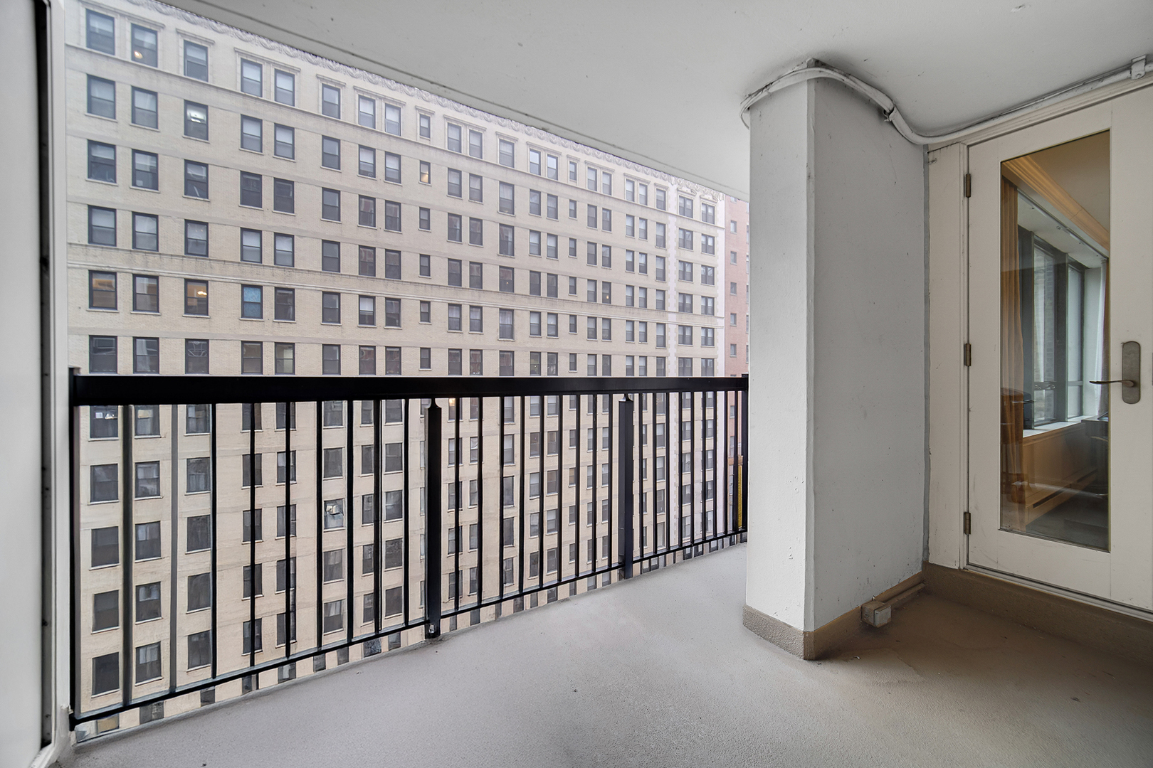 201 E Chestnut Street Unit: 12E
