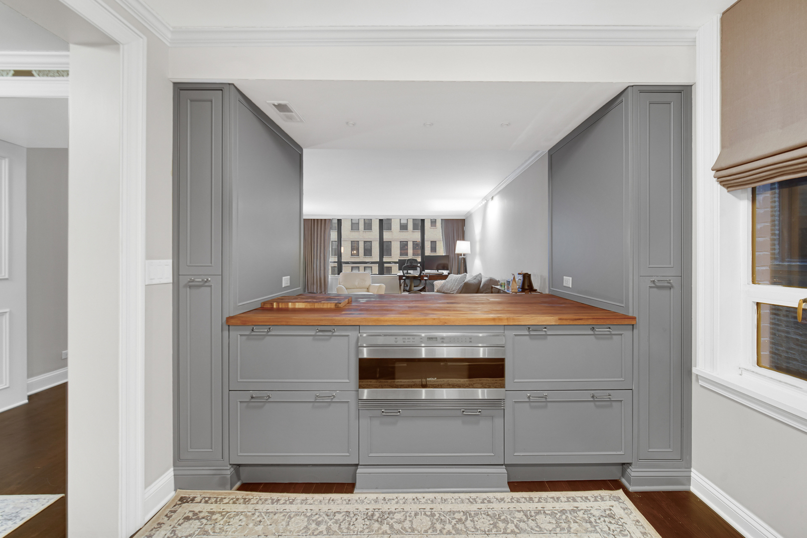 201 E Chestnut Street Unit: 12E