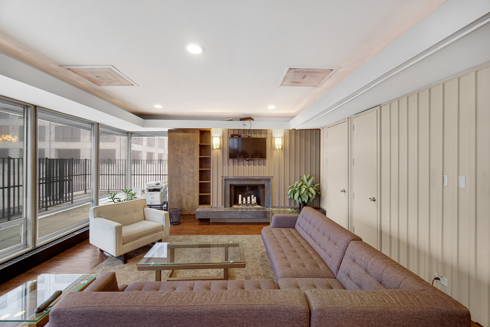 201 E Chestnut Street Unit: 12E