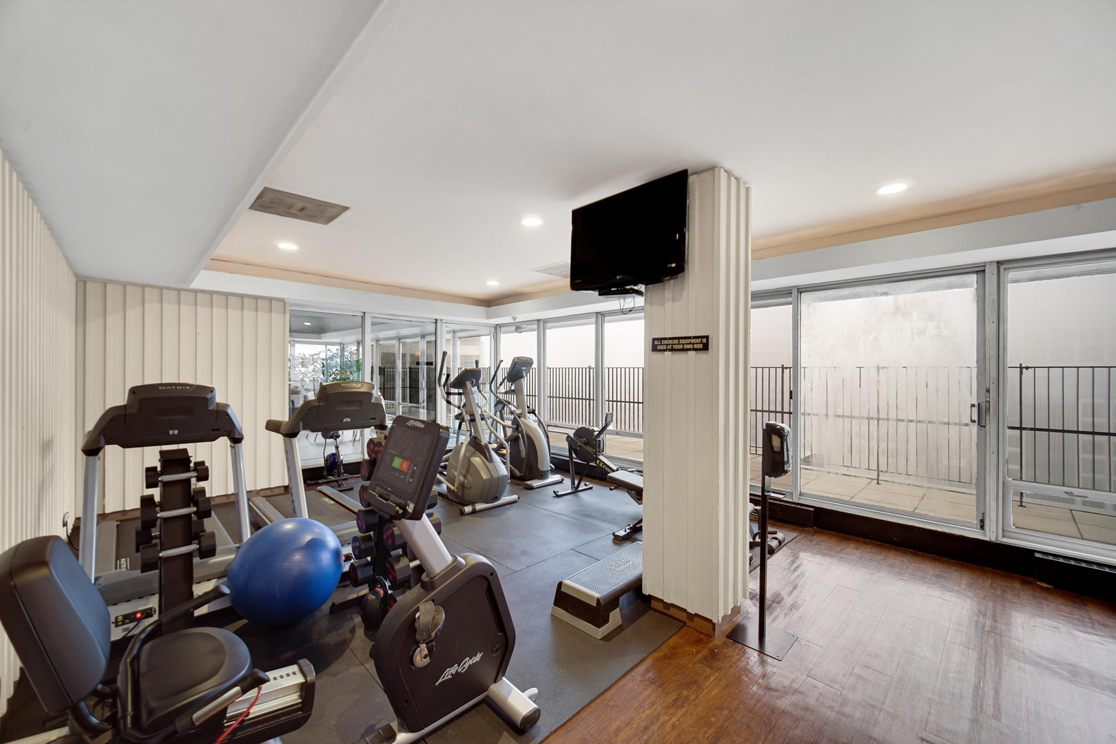 201 E Chestnut Street Unit: 12E