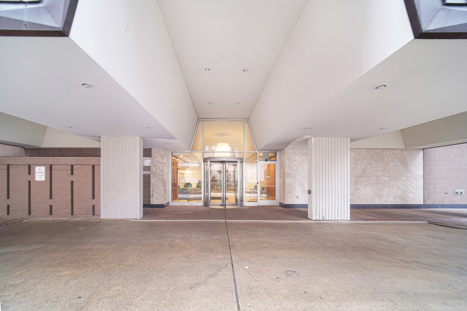 201 E Chestnut Street Unit: 12E