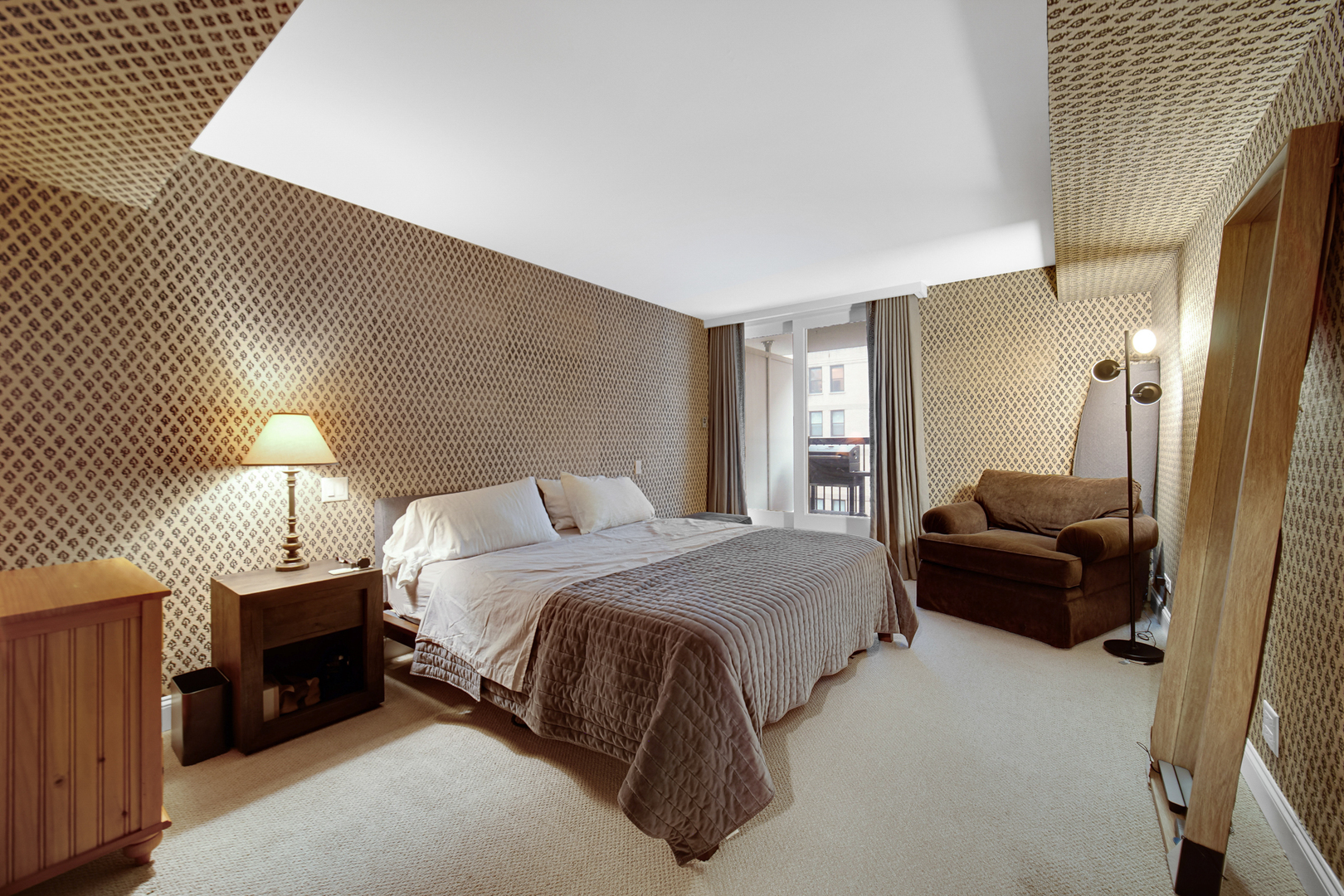 201 E Chestnut Street Unit: 12E