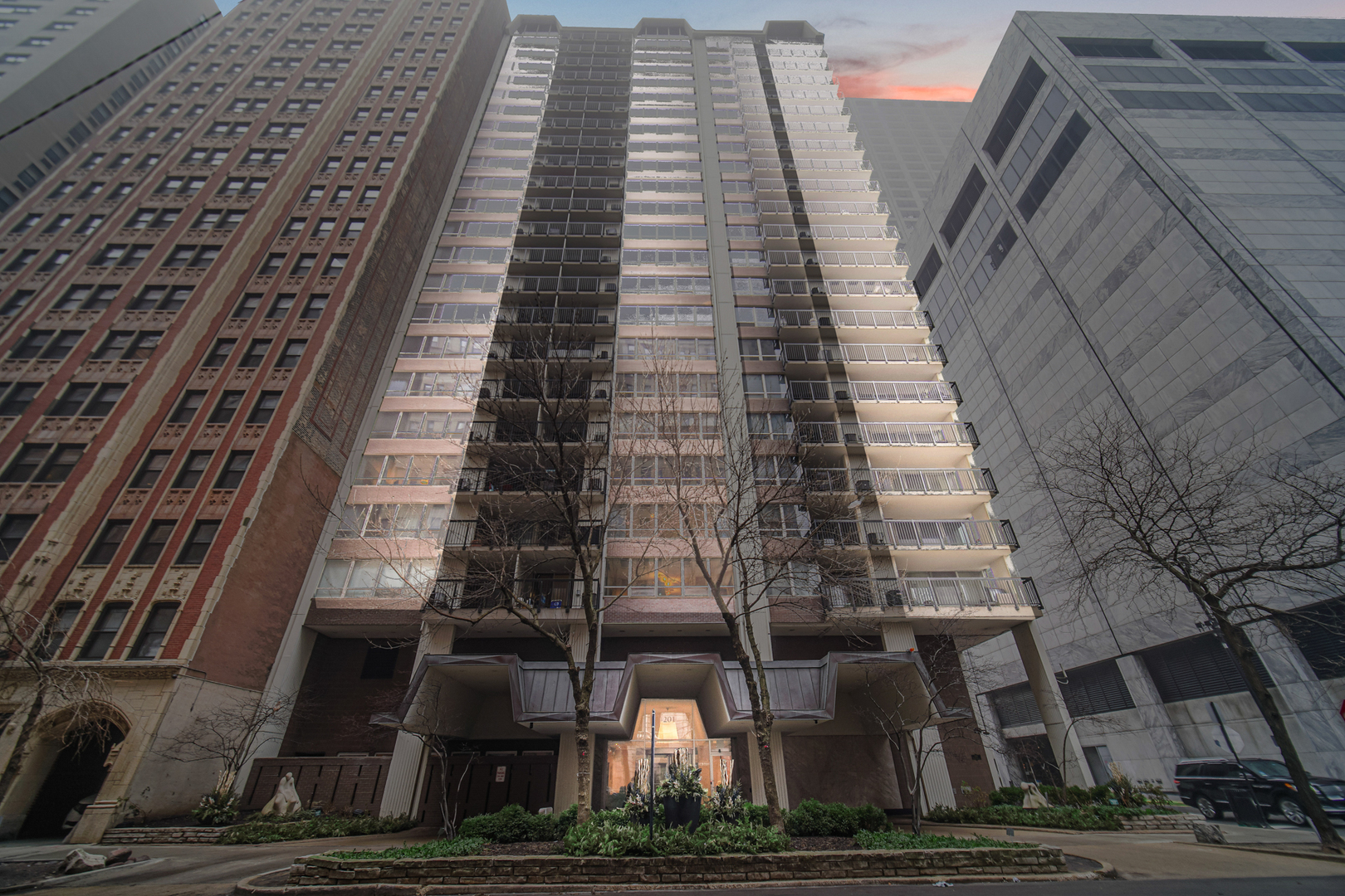 201 E Chestnut Street Unit: 12E