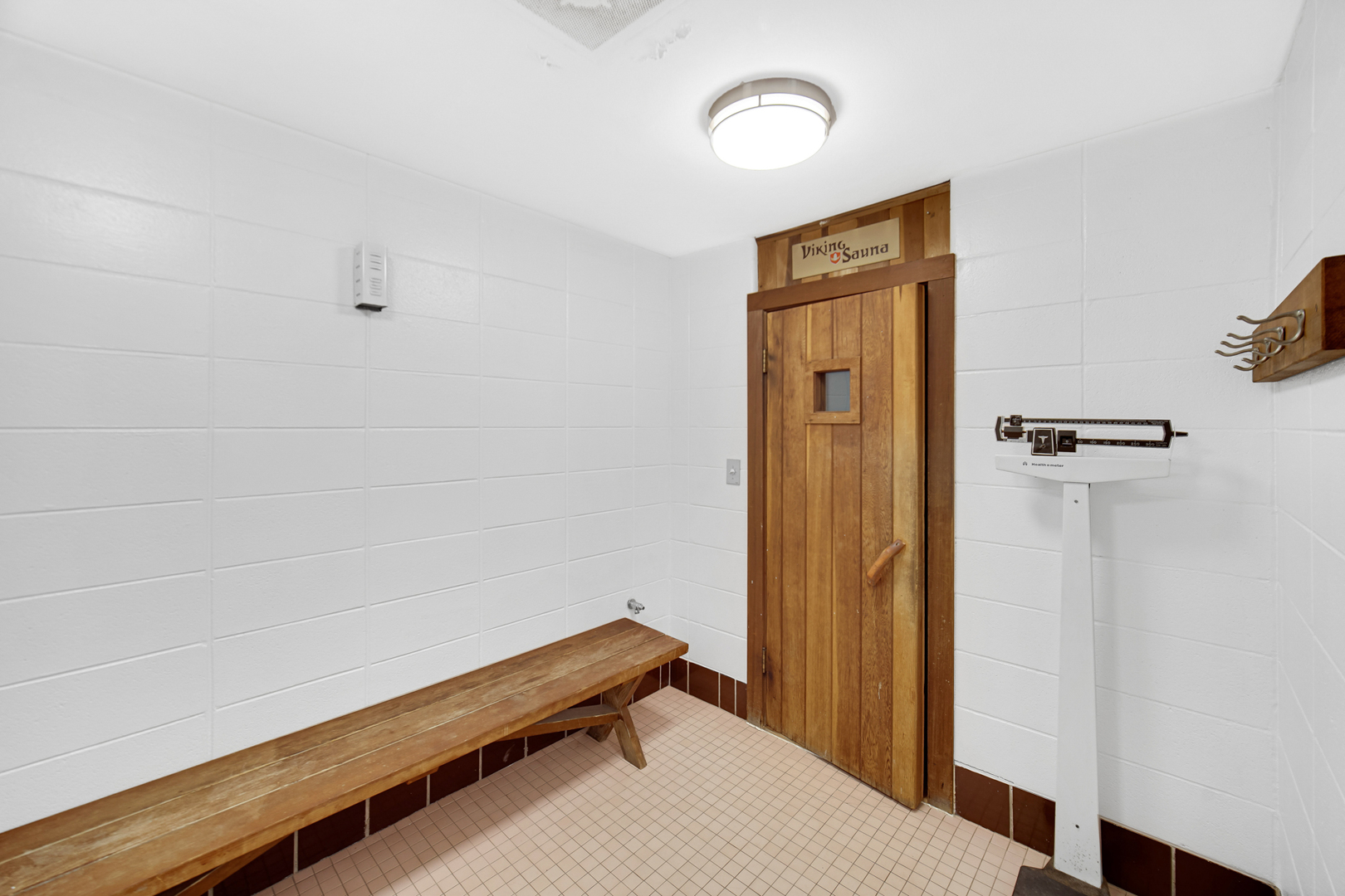 201 E Chestnut Street Unit: 12E