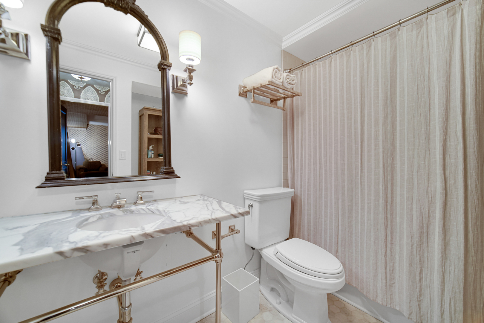 201 E Chestnut Street Unit: 12E