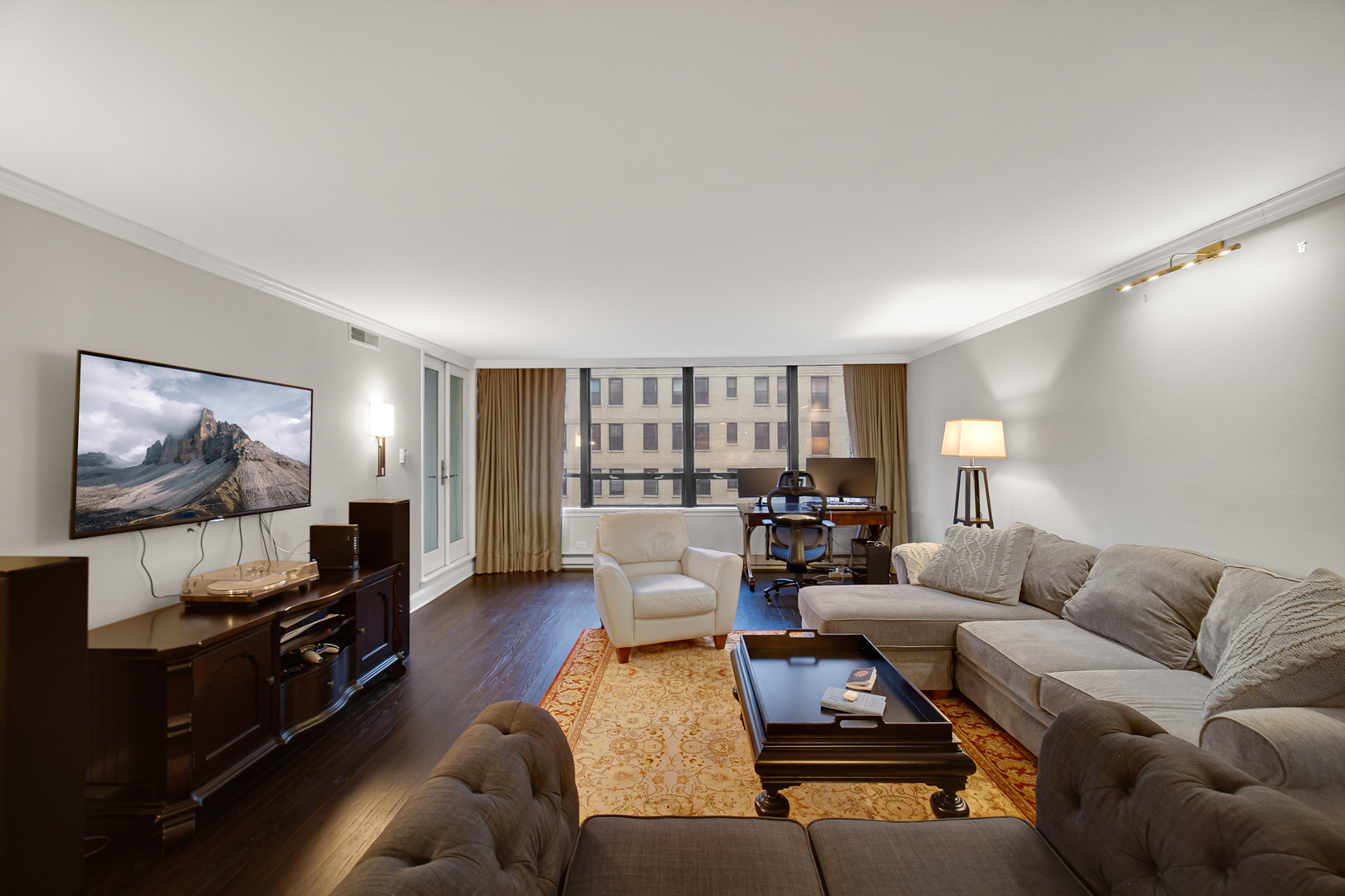 201 E Chestnut Street Unit: 12E