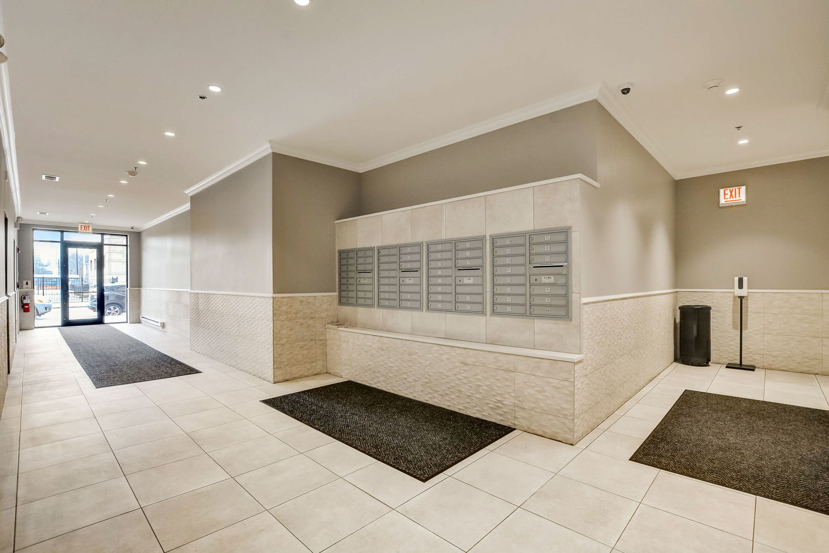 128 S Laflin Street Unit: 303