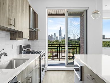 128 S Laflin Street Unit: 303