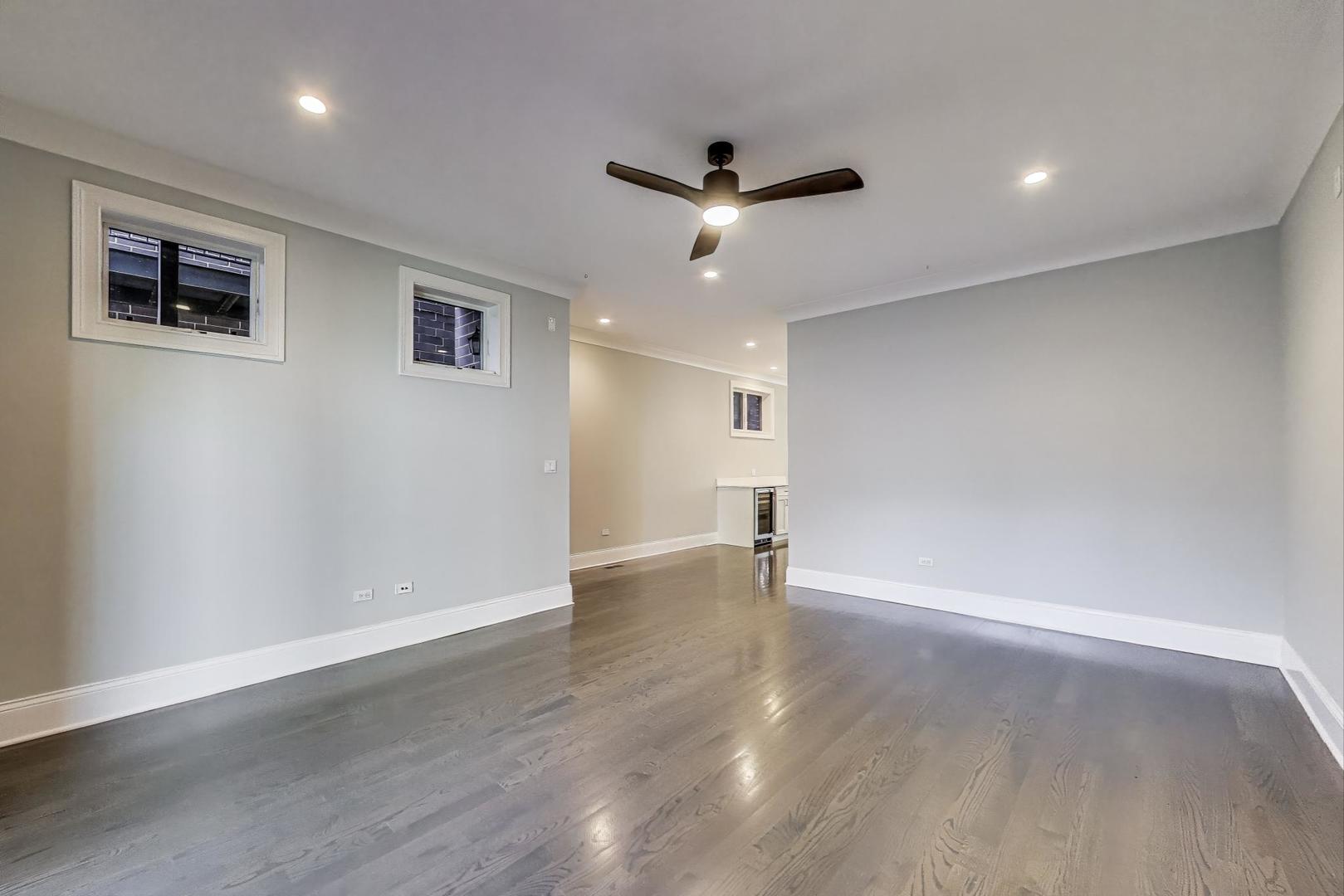 2038 N Burling Street Unit: 1