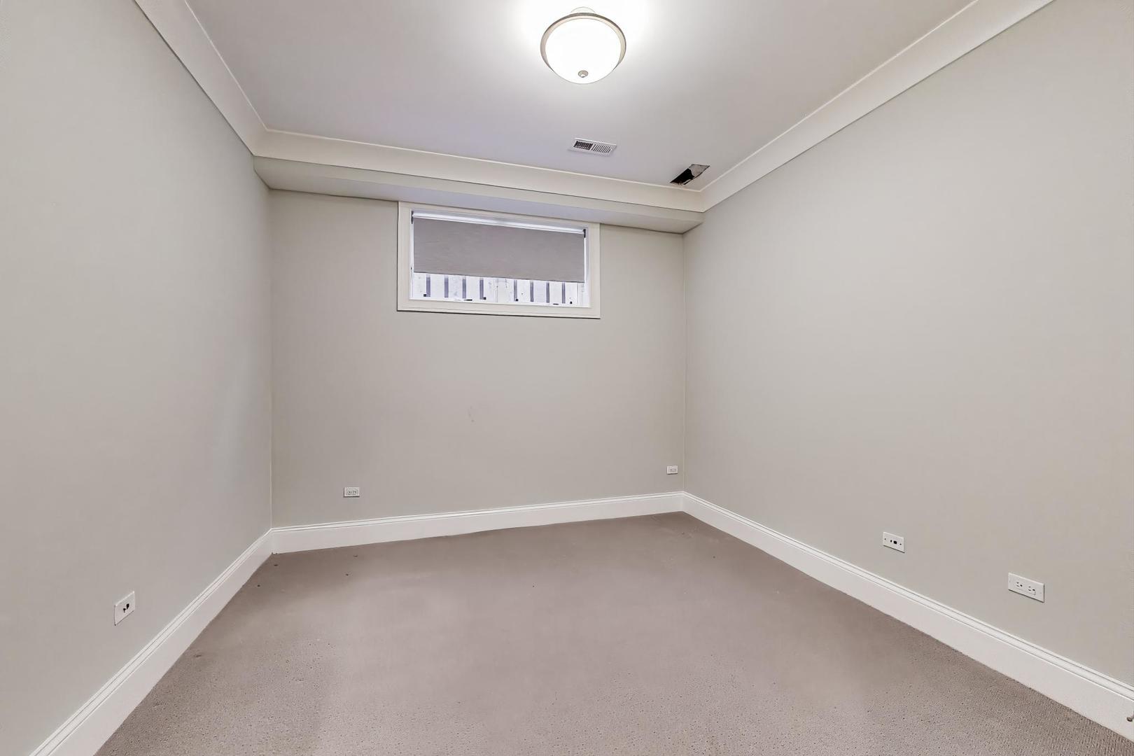 2038 N Burling Street Unit: 1