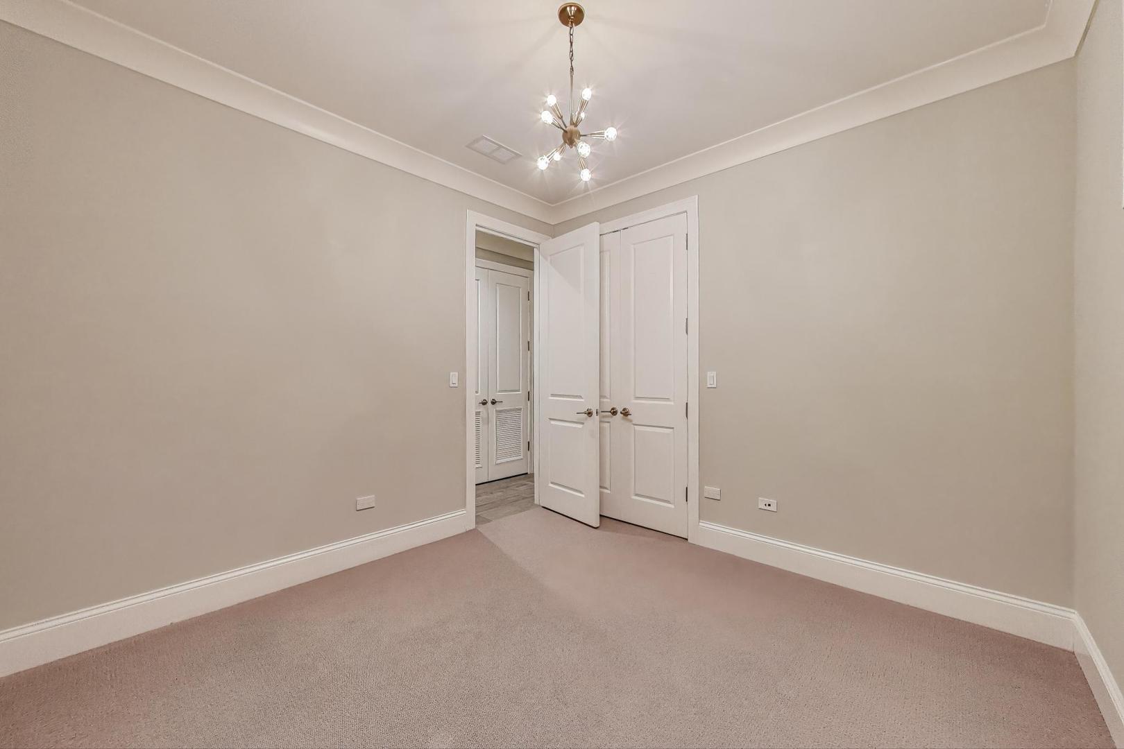 2038 N Burling Street Unit: 1