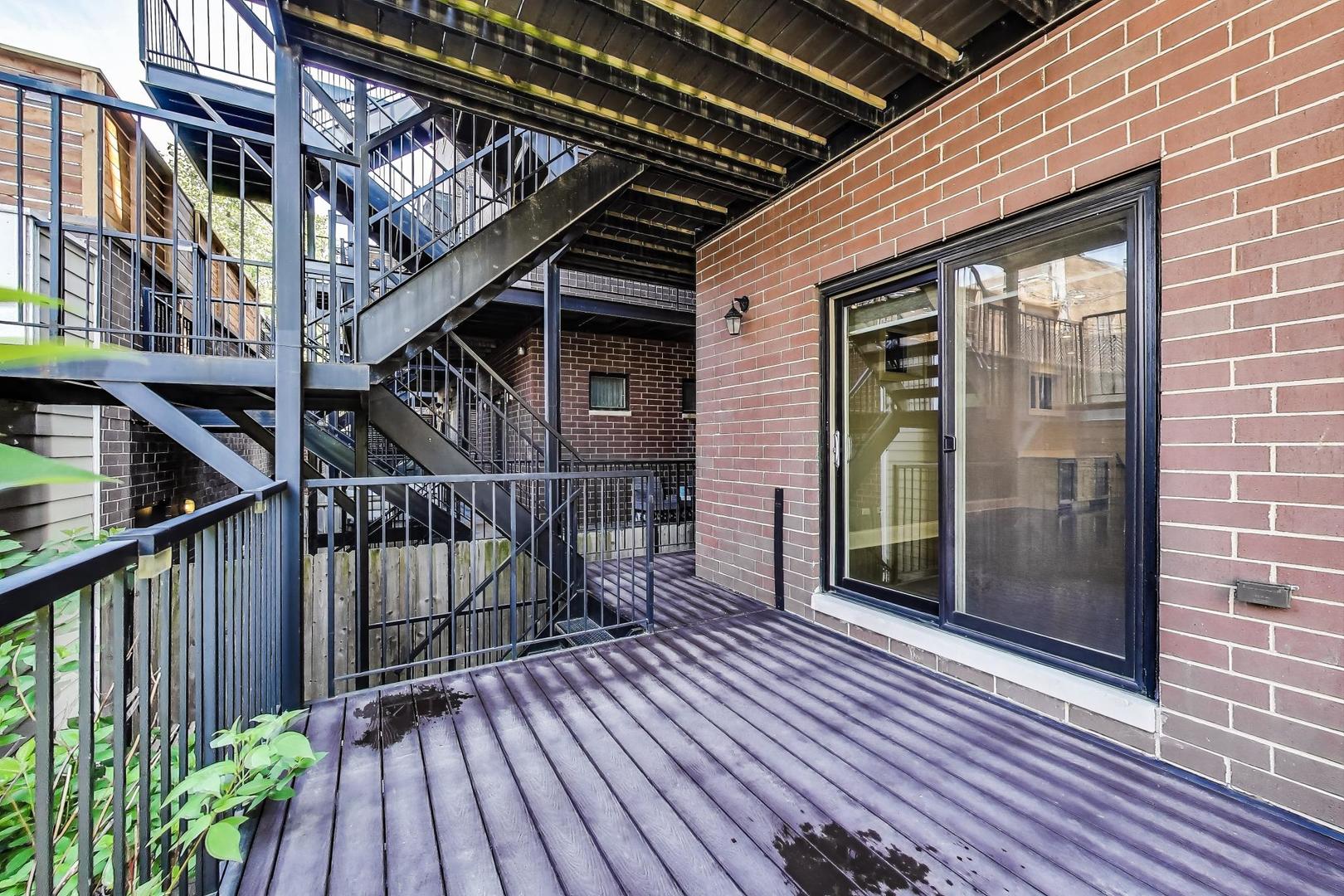 2038 N Burling Street Unit: 1