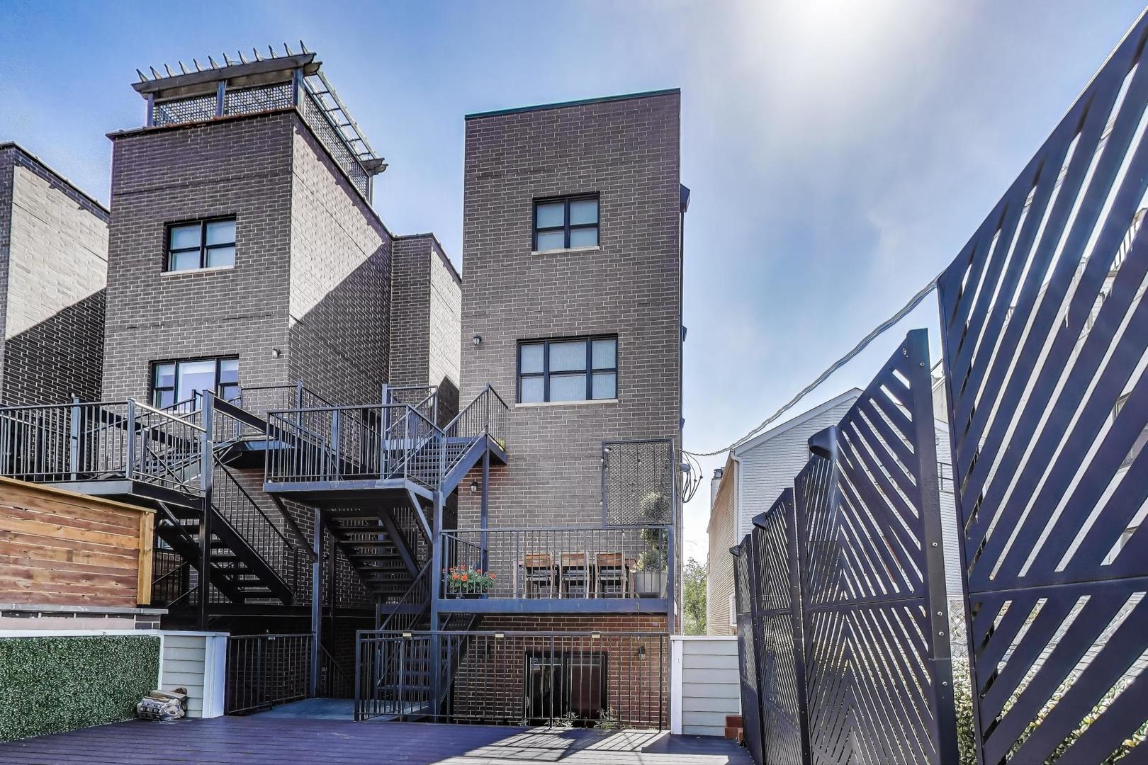 2038 N Burling Street Unit: 1