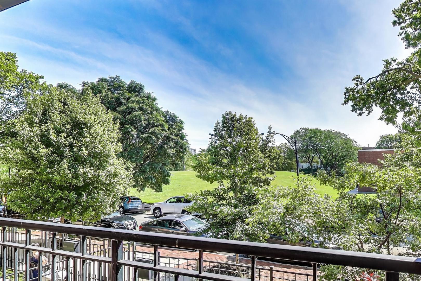 2038 N Burling Street Unit: 1