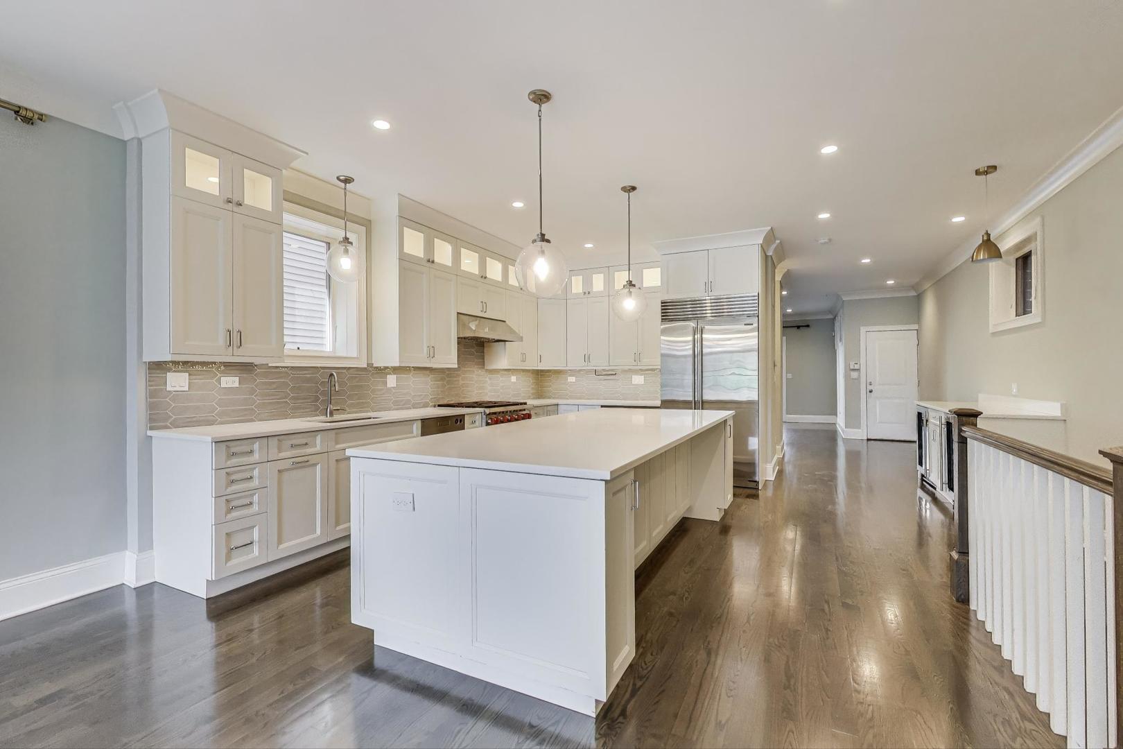 2038 N Burling Street Unit: 1