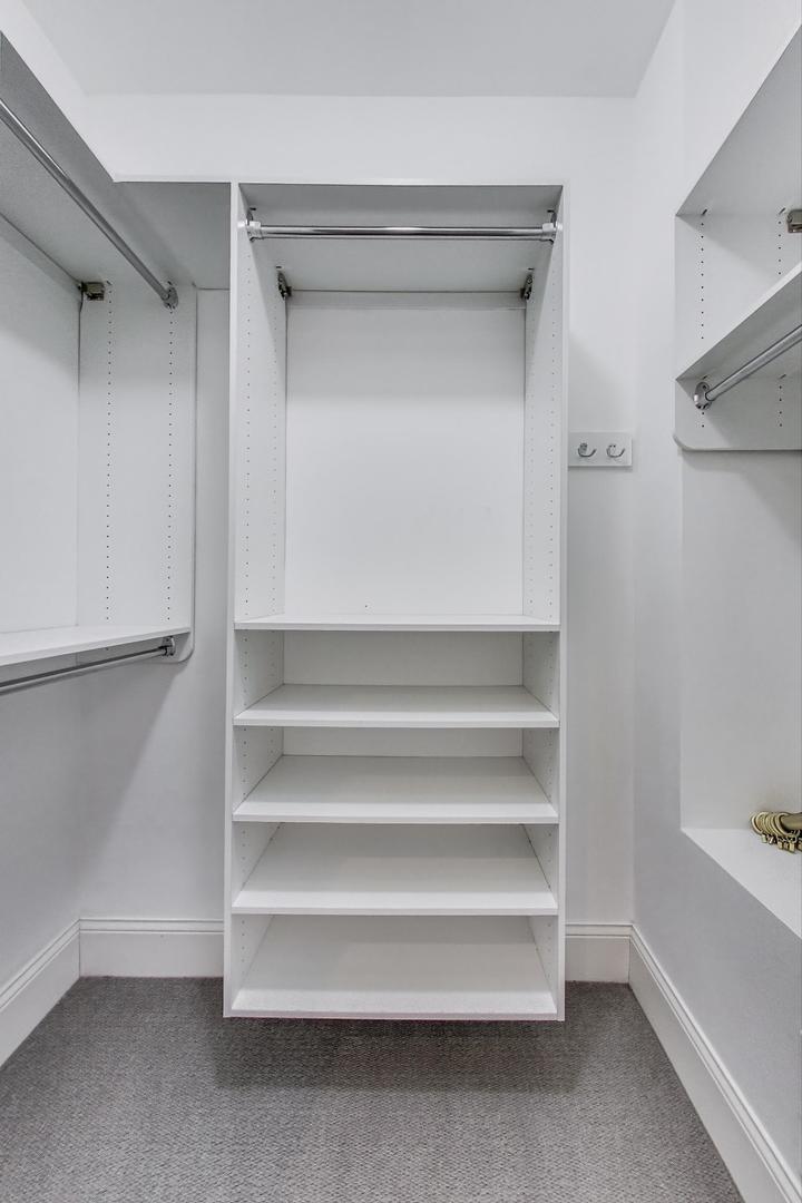 2038 N Burling Street Unit: 1