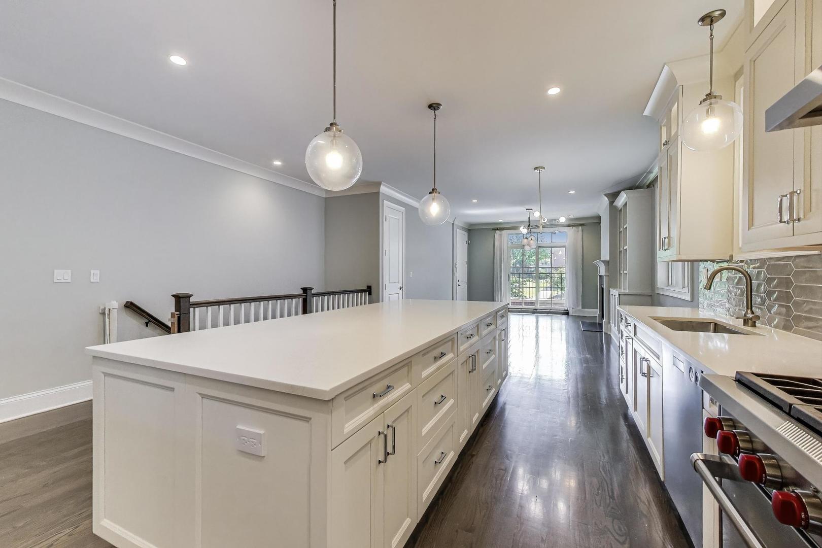 2038 N Burling Street Unit: 1