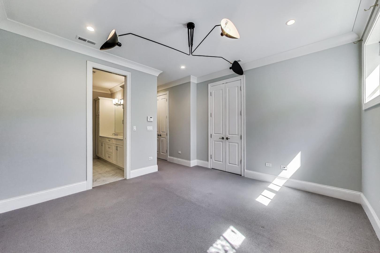 2038 N Burling Street Unit: 1