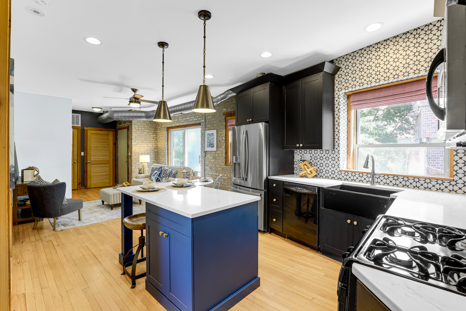 1225 W Greenleaf Avenue Unit: 3E