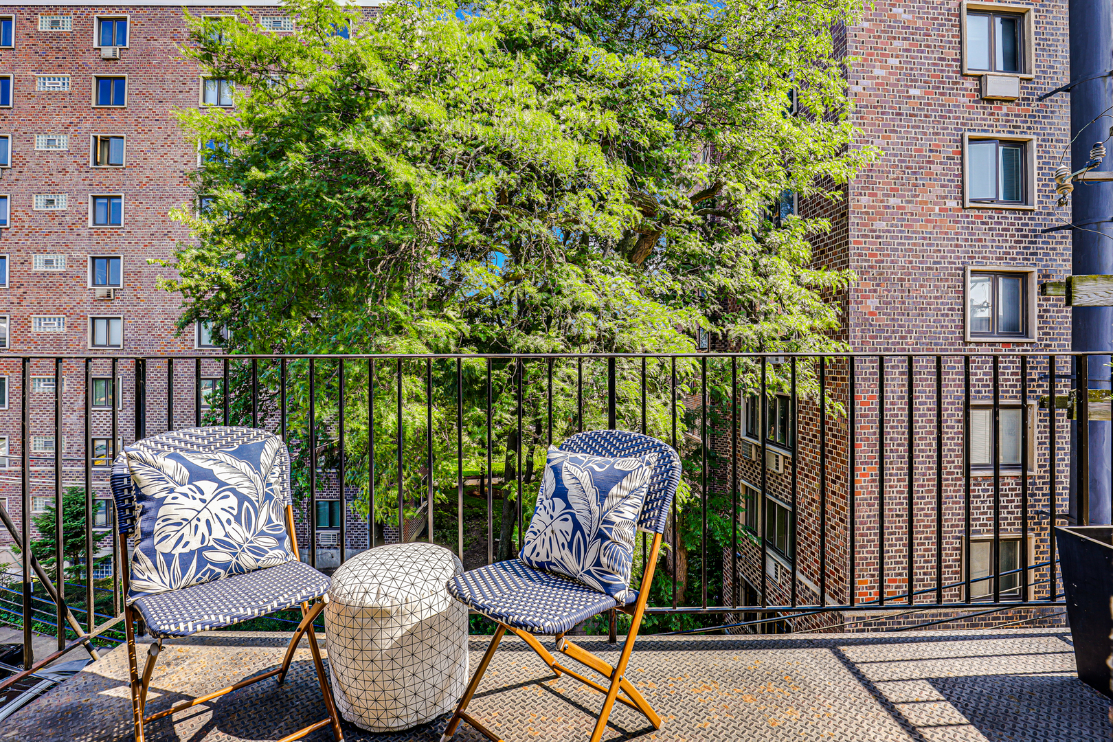 1225 W Greenleaf Avenue Unit: 3E
