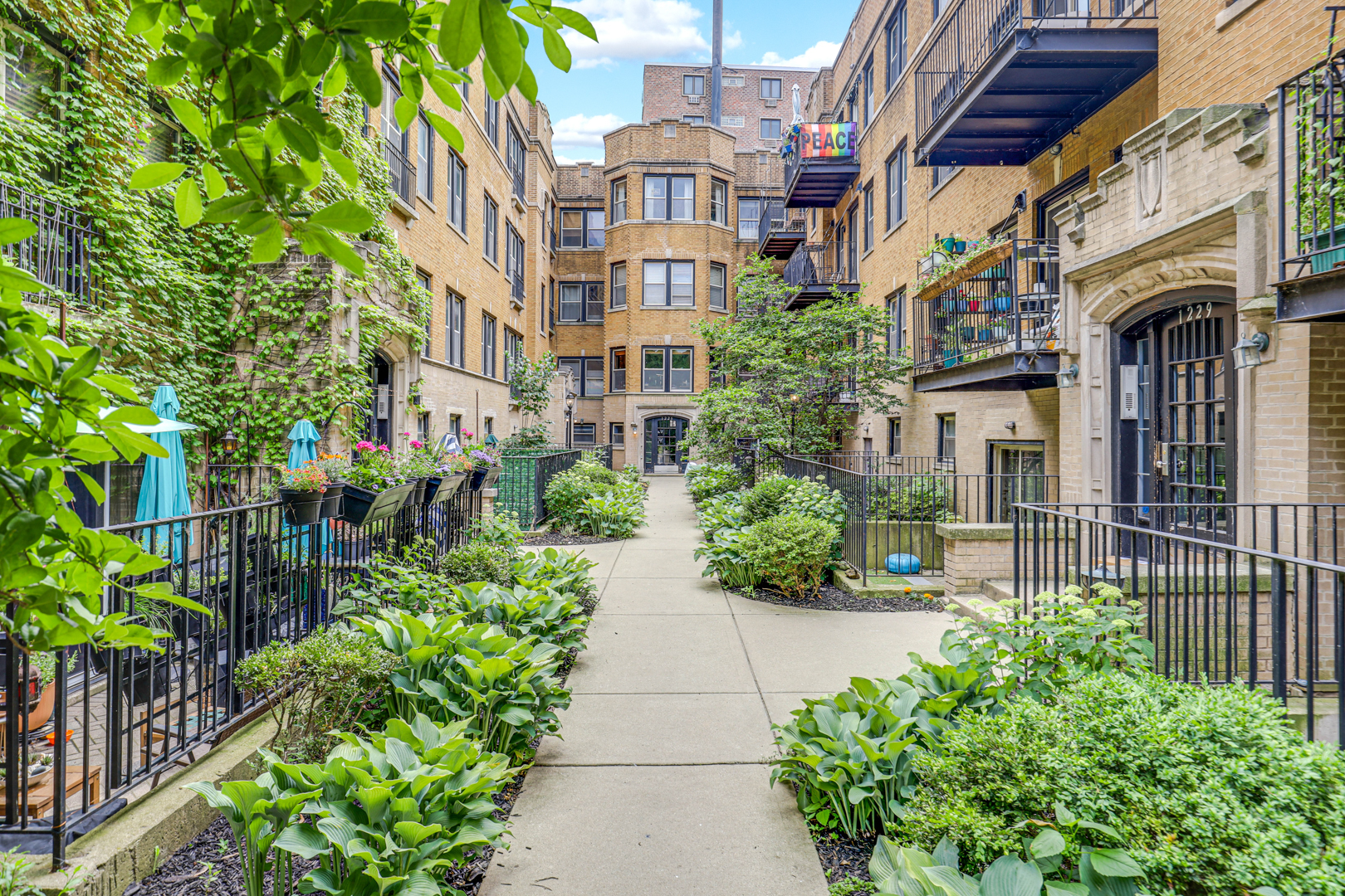 1225 W Greenleaf Avenue Unit: 3E