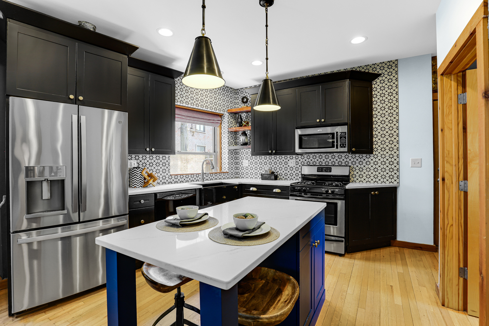 1225 W Greenleaf Avenue Unit: 3E