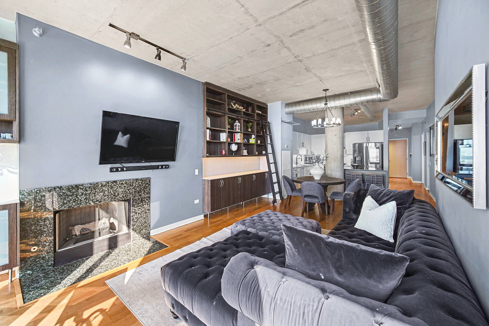 720 N Larrabee Street Unit: 1611