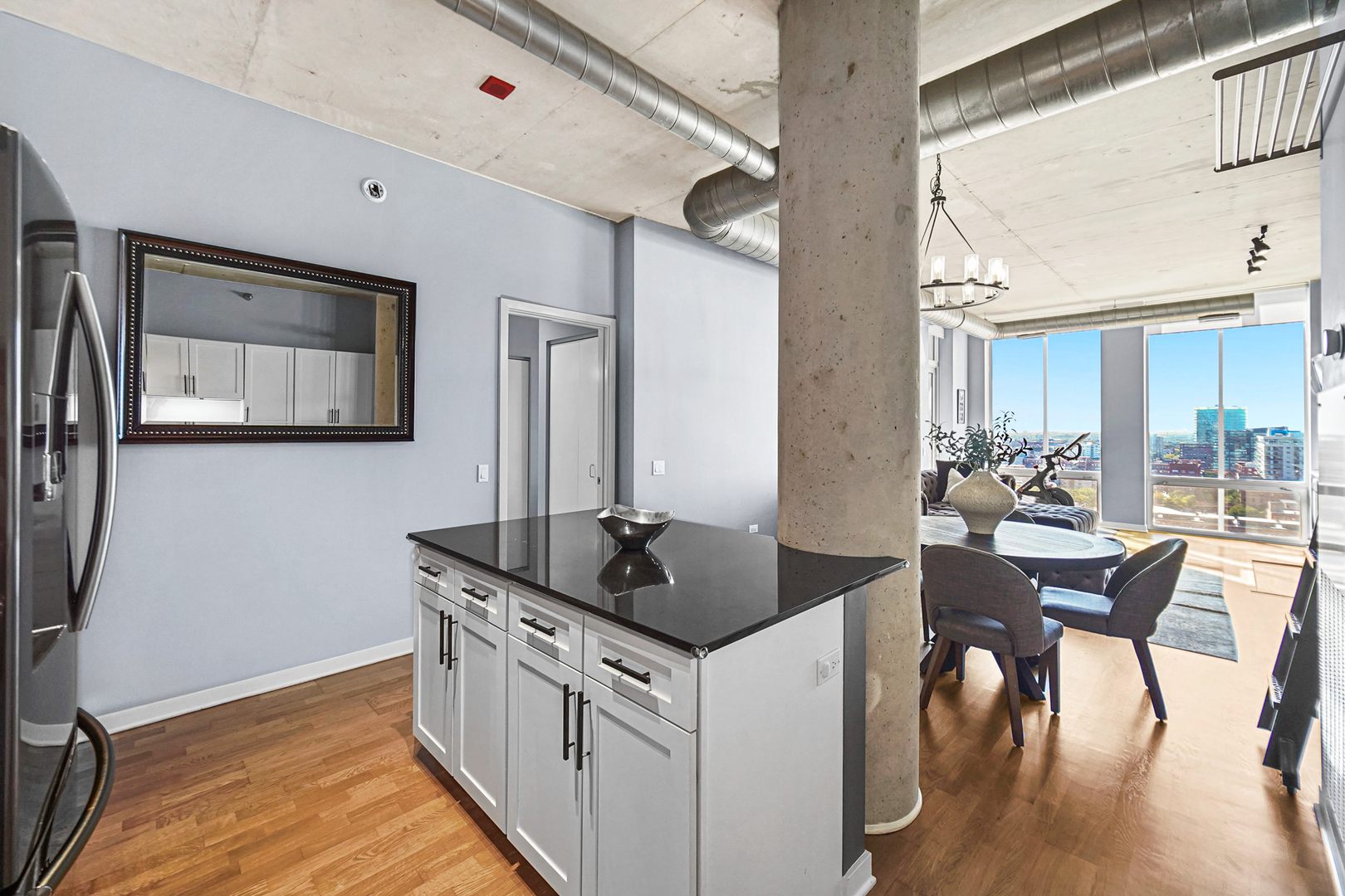 720 N Larrabee Street Unit: 1611